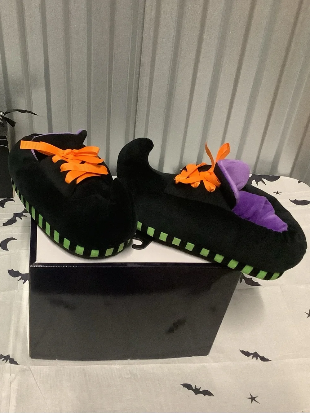 Kids Black Witch Slipper Shoes with Orange Laces and Purple Lining size XL (2/3)